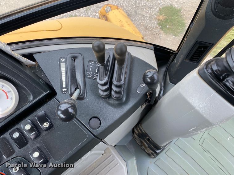 image for item JW9411 2011 Caterpillar 420EIT  backhoe