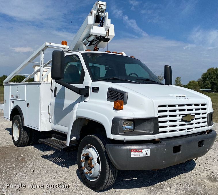 image for item JW9414 2003 Chevrolet C4500  bucket truck