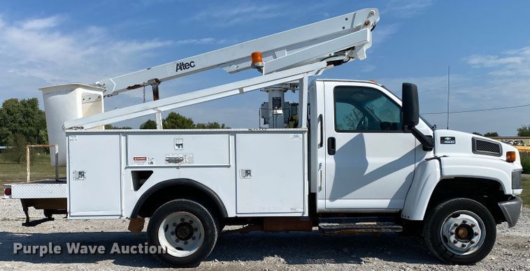image for item JW9414 2003 Chevrolet C4500  bucket truck