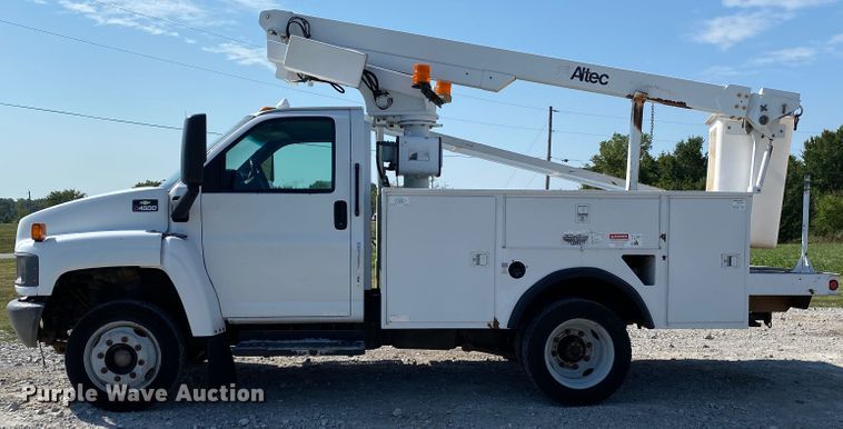 image for item JW9414 2003 Chevrolet C4500  bucket truck