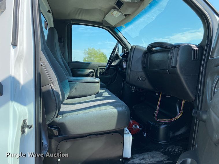 image for item JW9414 2003 Chevrolet C4500  bucket truck