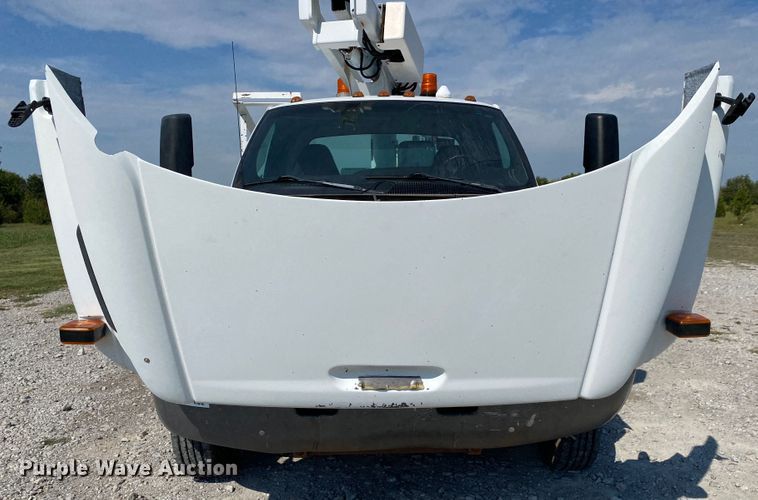 image for item JW9414 2003 Chevrolet C4500  bucket truck