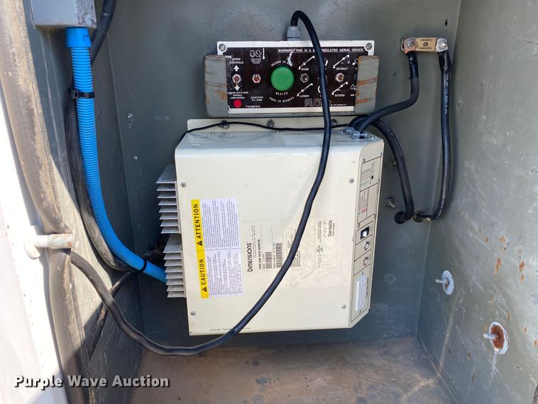 image for item JW9414 2003 Chevrolet C4500  bucket truck