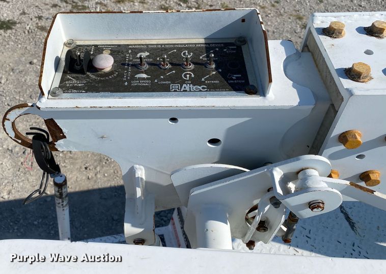 image for item JW9414 2003 Chevrolet C4500  bucket truck