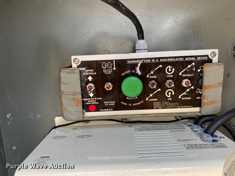 image for item JW9414 2003 Chevrolet C4500  bucket truck