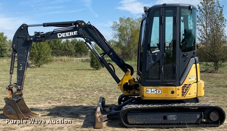 image for item JW9415 2013 John Deere 35D  mini excavator