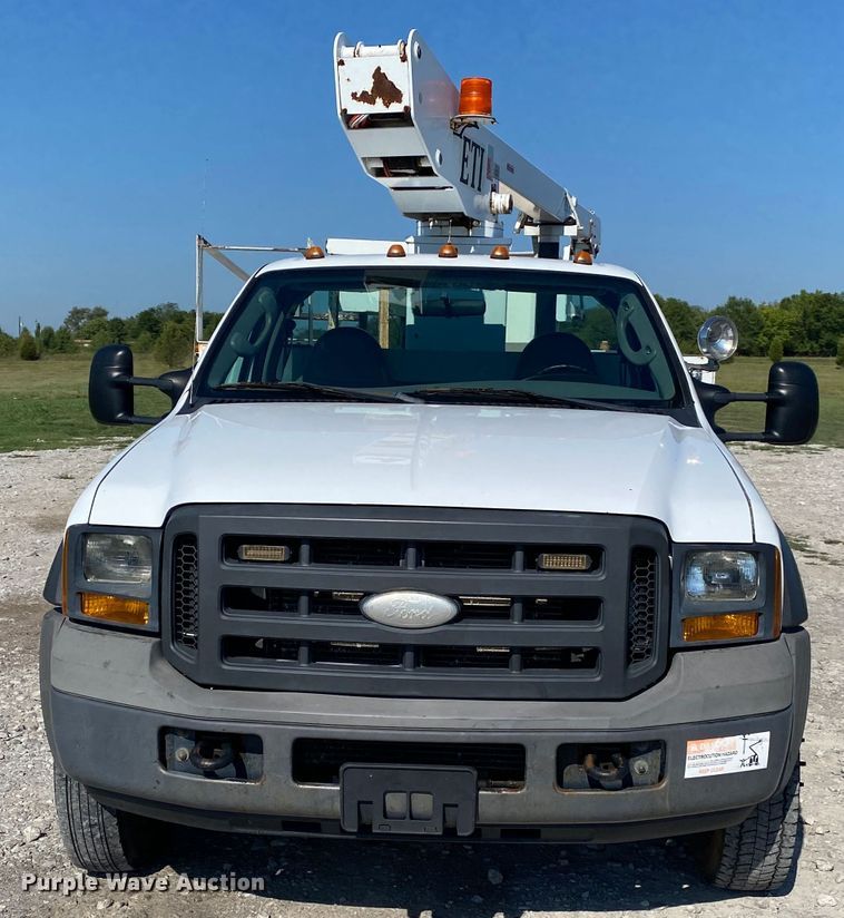 image for item JW9430 2005 Ford F550 Super Duty  bucket truck
