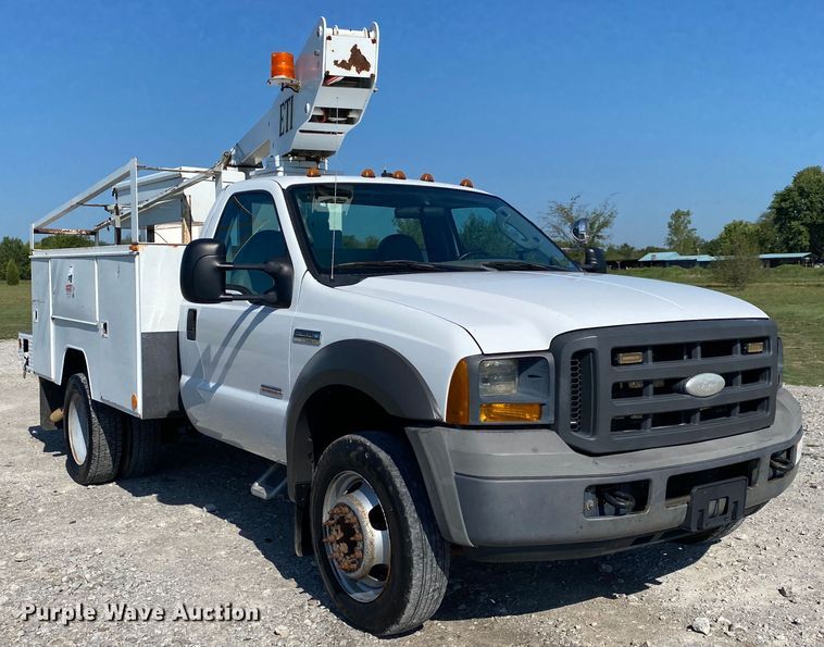 image for item JW9430 2005 Ford F550 Super Duty  bucket truck