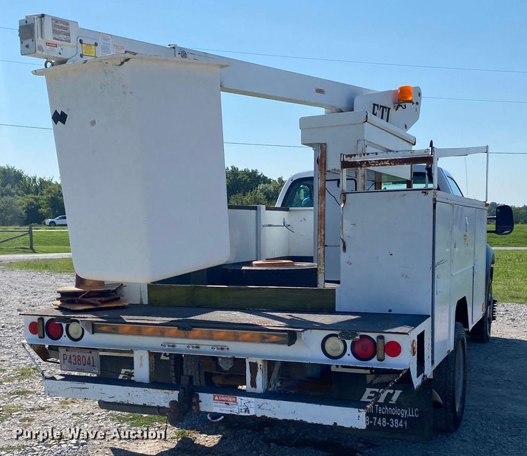 image for item JW9430 2005 Ford F550 Super Duty  bucket truck
