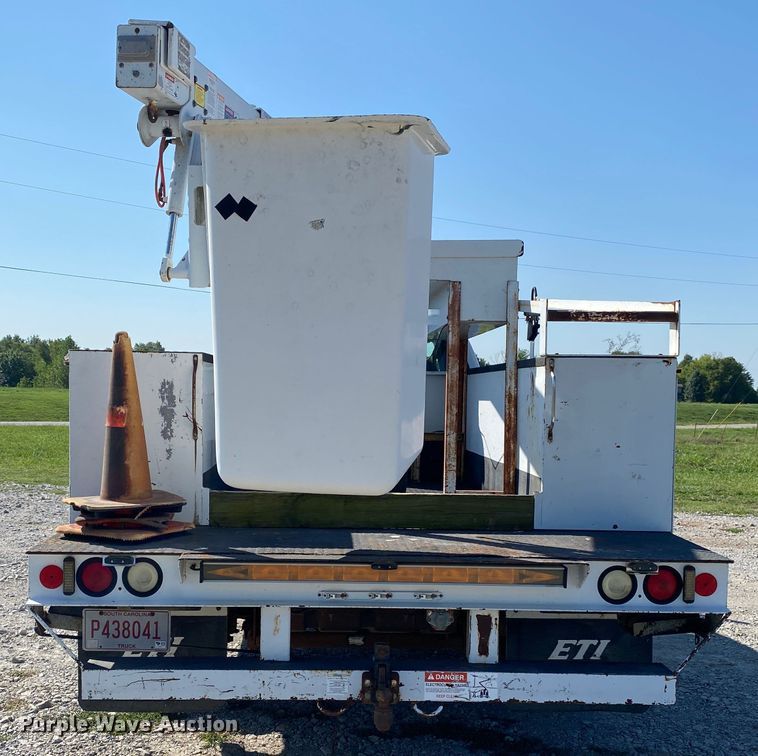 image for item JW9430 2005 Ford F550 Super Duty  bucket truck