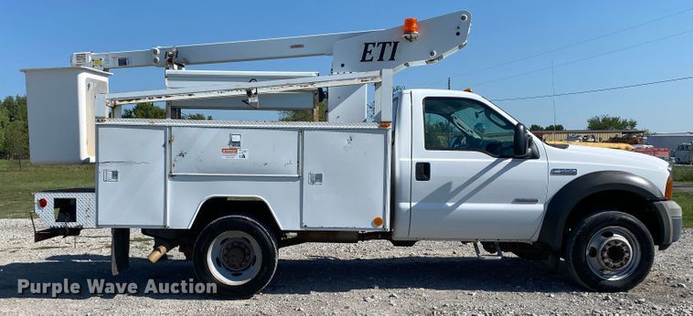 image for item JW9430 2005 Ford F550 Super Duty  bucket truck