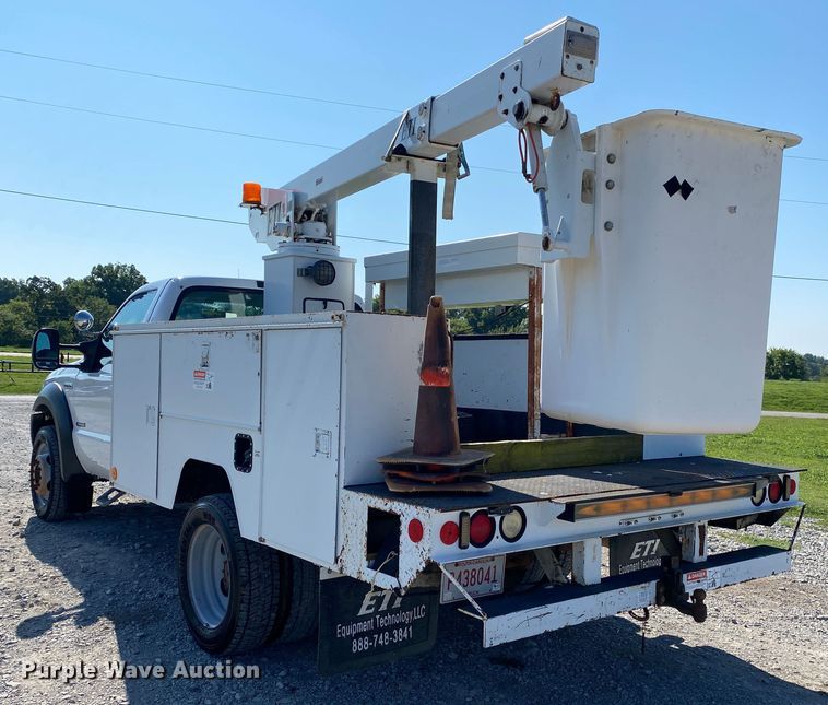 image for item JW9430 2005 Ford F550 Super Duty  bucket truck