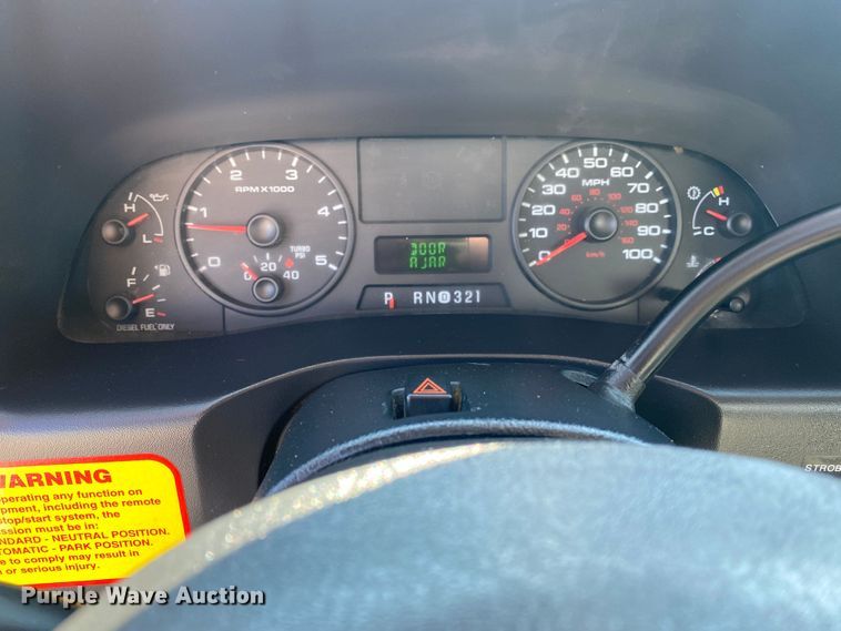 image for item JW9430 2005 Ford F550 Super Duty  bucket truck