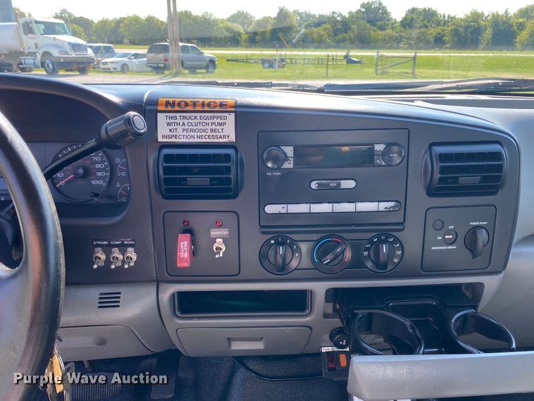 image for item JW9430 2005 Ford F550 Super Duty  bucket truck