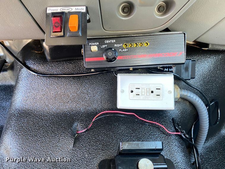 image for item JW9430 2005 Ford F550 Super Duty  bucket truck