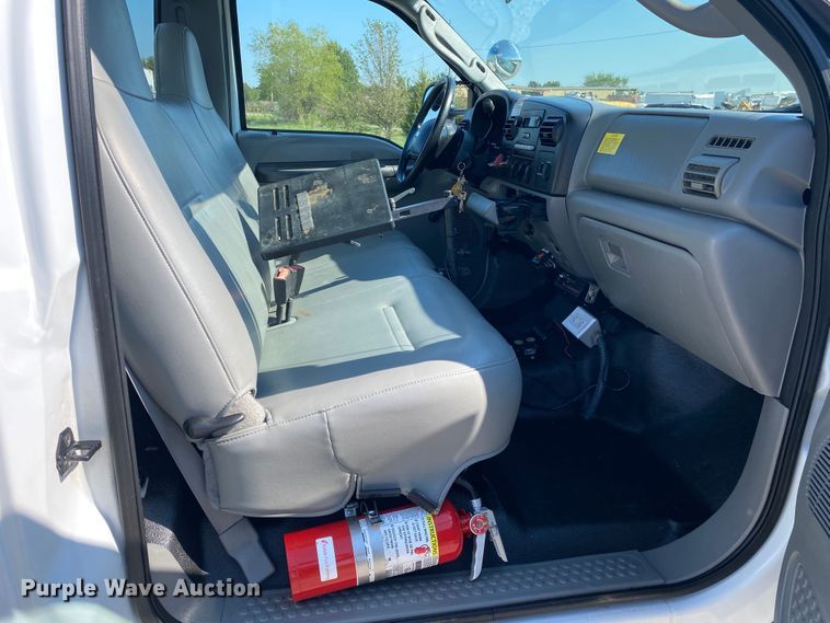 image for item JW9430 2005 Ford F550 Super Duty  bucket truck