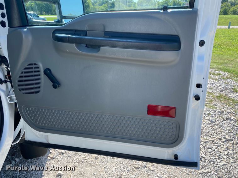 image for item JW9430 2005 Ford F550 Super Duty  bucket truck