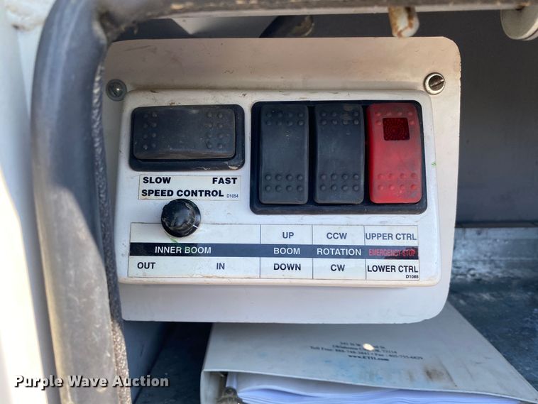 image for item JW9430 2005 Ford F550 Super Duty  bucket truck