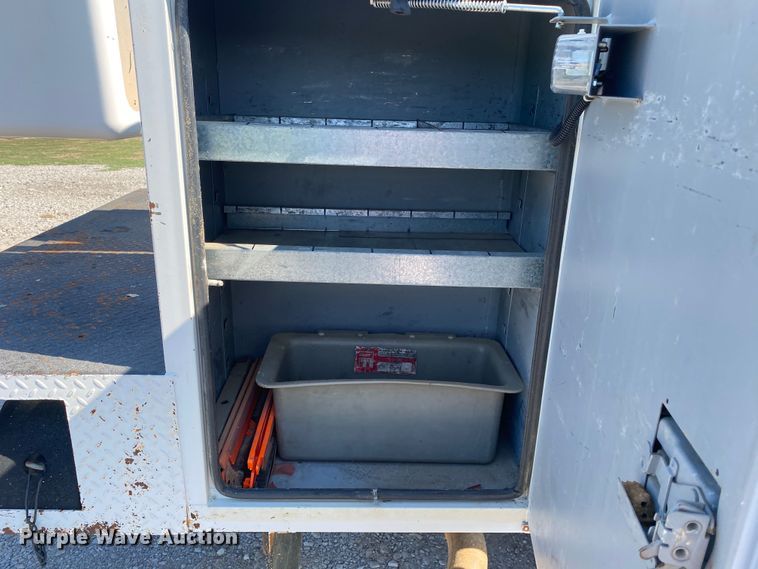 image for item JW9430 2005 Ford F550 Super Duty  bucket truck