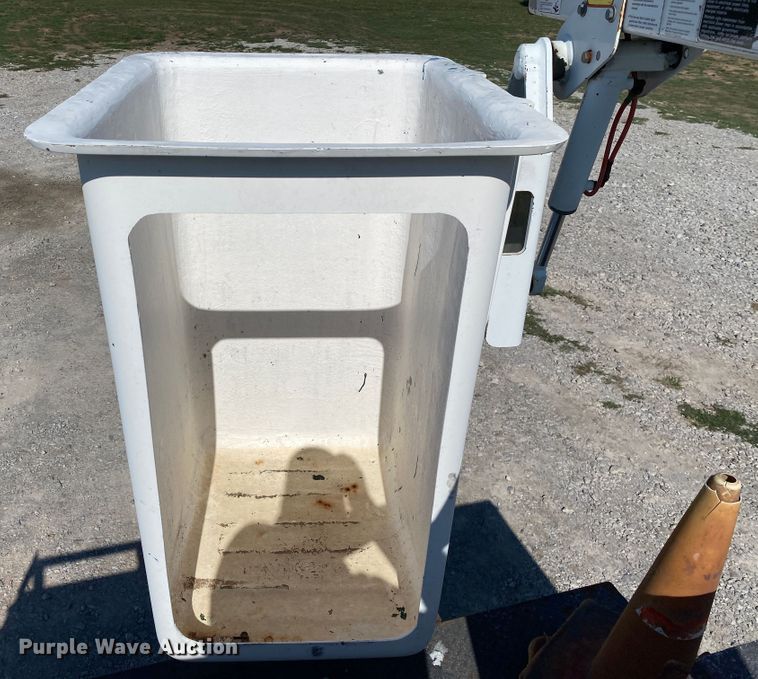 image for item JW9430 2005 Ford F550 Super Duty  bucket truck