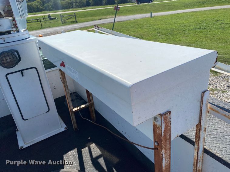 image for item JW9430 2005 Ford F550 Super Duty  bucket truck