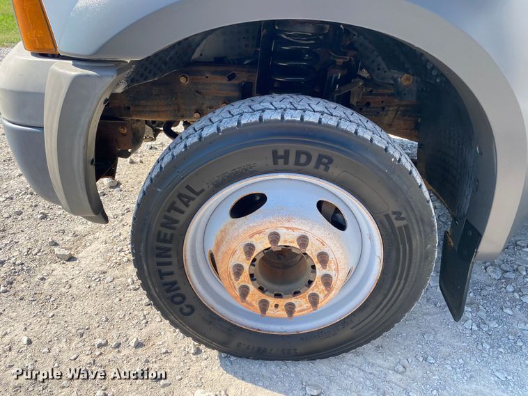 image for item JW9430 2005 Ford F550 Super Duty  bucket truck