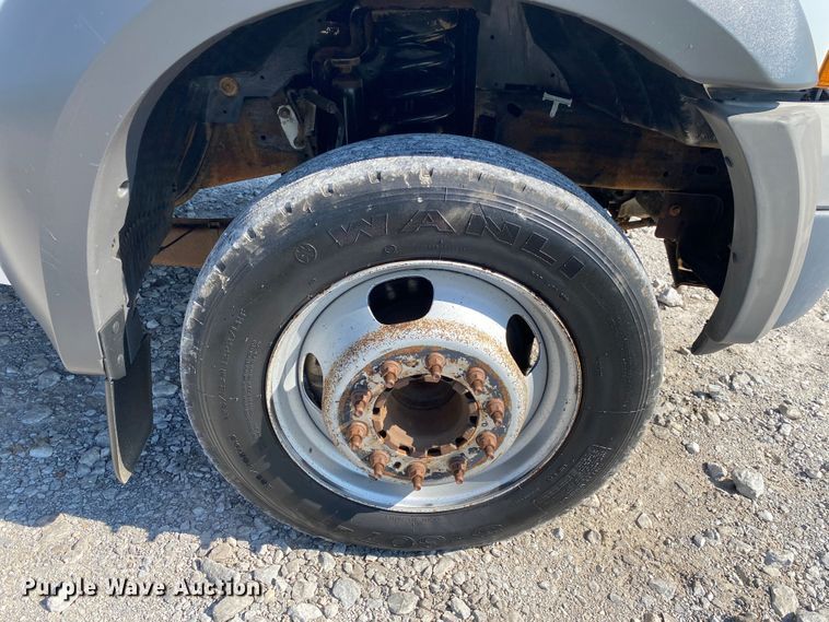 image for item JW9430 2005 Ford F550 Super Duty  bucket truck