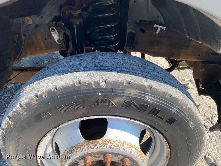 image for item JW9430 2005 Ford F550 Super Duty  bucket truck