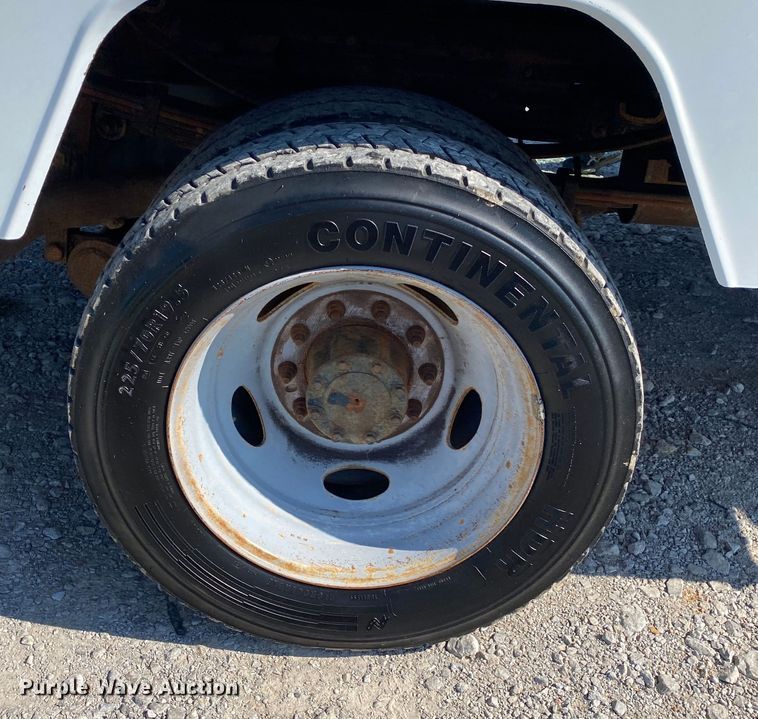 image for item JW9430 2005 Ford F550 Super Duty  bucket truck