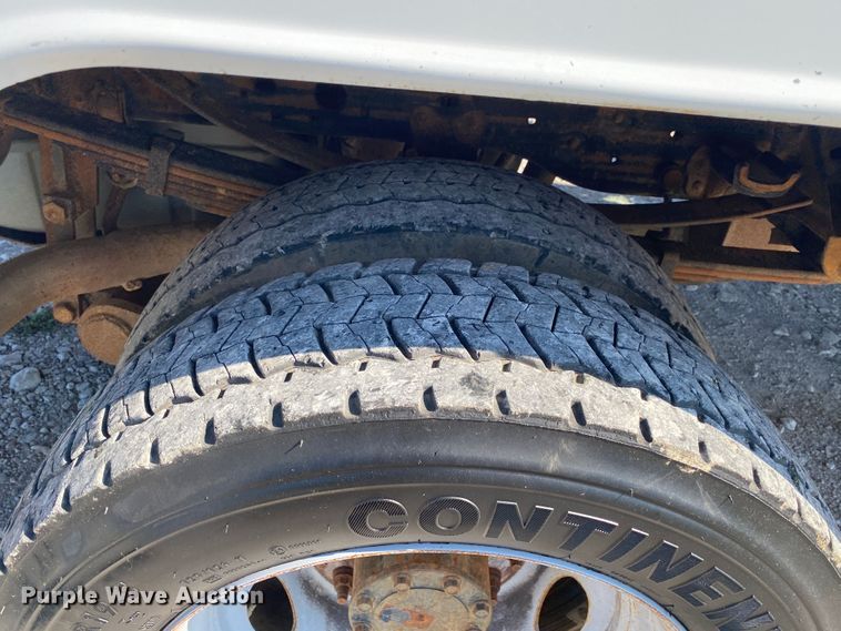 image for item JW9430 2005 Ford F550 Super Duty  bucket truck