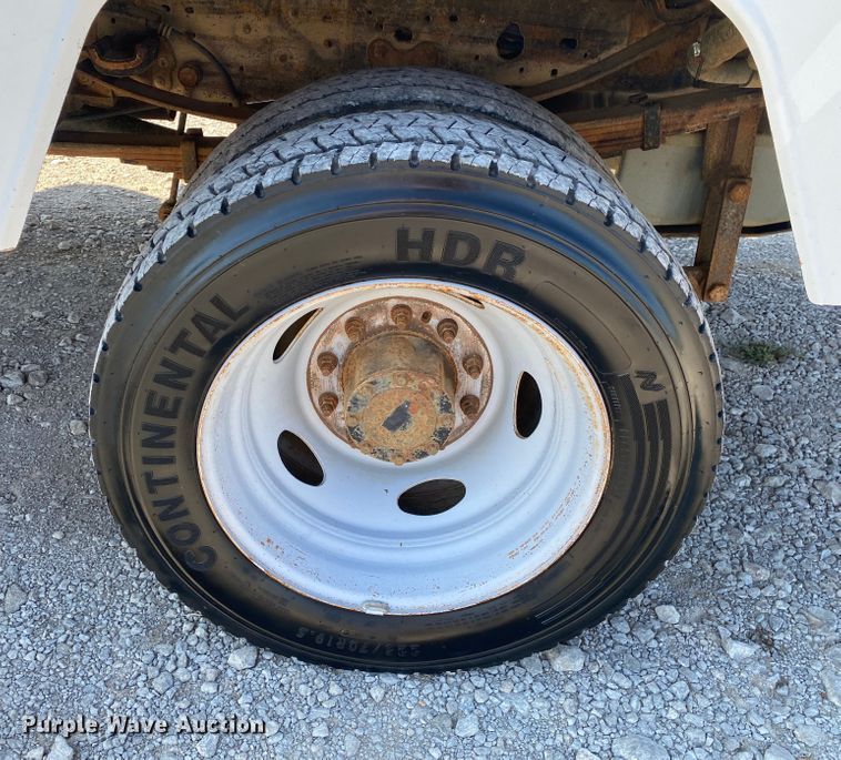 image for item JW9430 2005 Ford F550 Super Duty  bucket truck