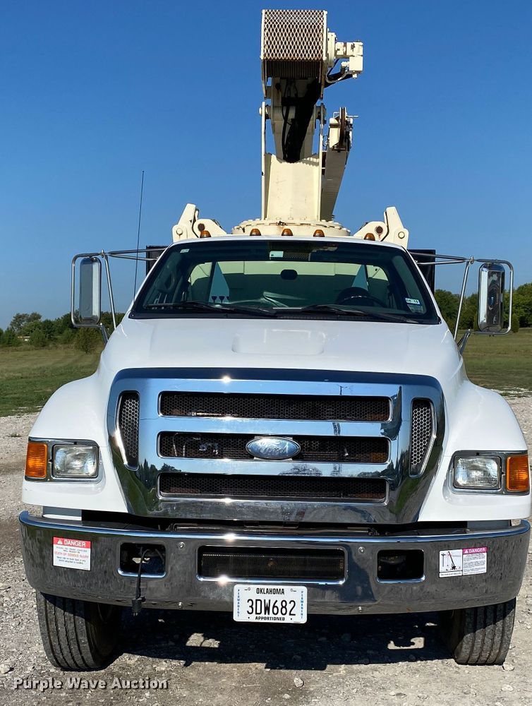 image for item JW9431 2007 Ford F750 Super Duty  crane truck