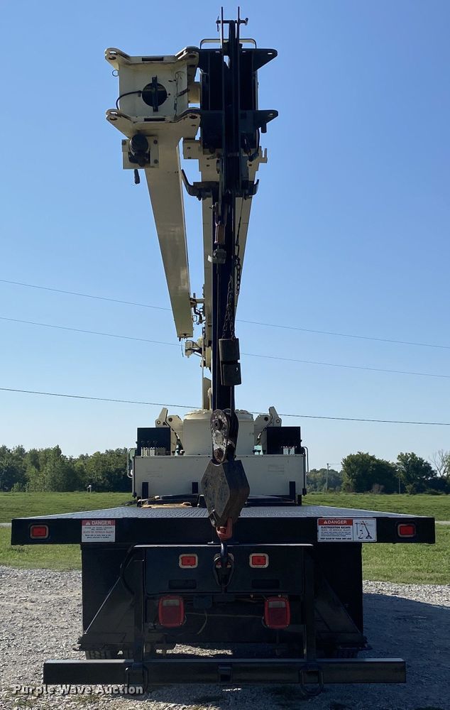 image for item JW9431 2007 Ford F750 Super Duty  crane truck