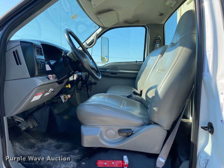 image for item JW9431 2007 Ford F750 Super Duty  crane truck