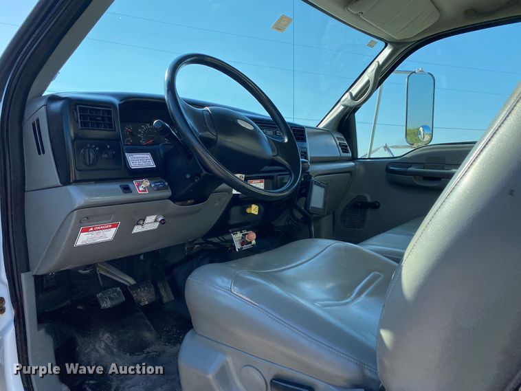 image for item JW9431 2007 Ford F750 Super Duty  crane truck