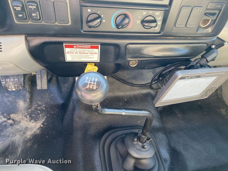 image for item JW9431 2007 Ford F750 Super Duty  crane truck