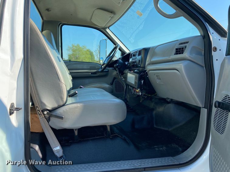 image for item JW9431 2007 Ford F750 Super Duty  crane truck