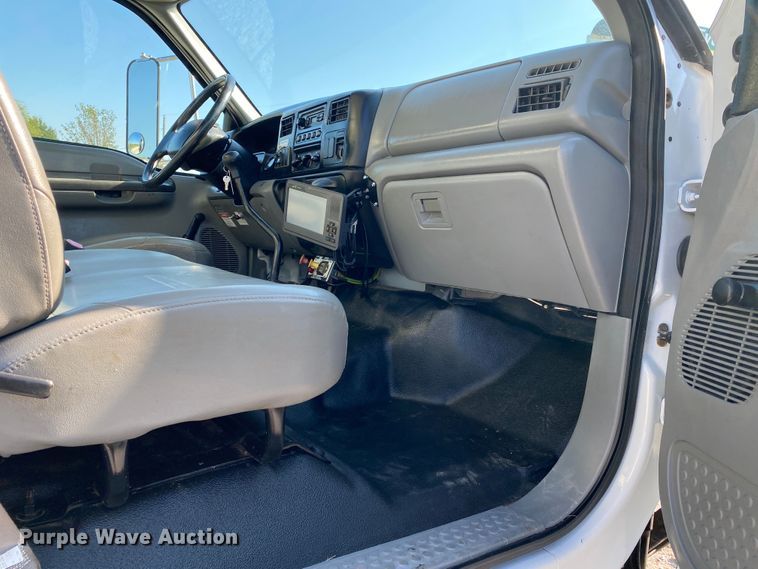 image for item JW9431 2007 Ford F750 Super Duty  crane truck