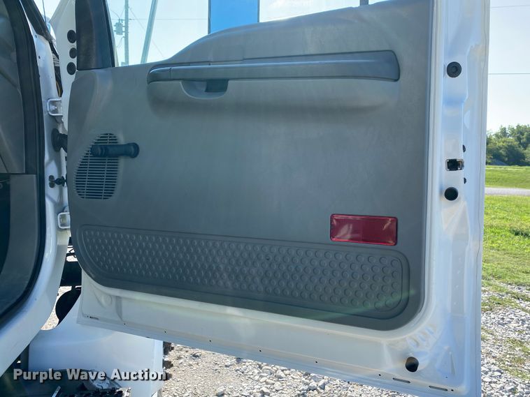 image for item JW9431 2007 Ford F750 Super Duty  crane truck