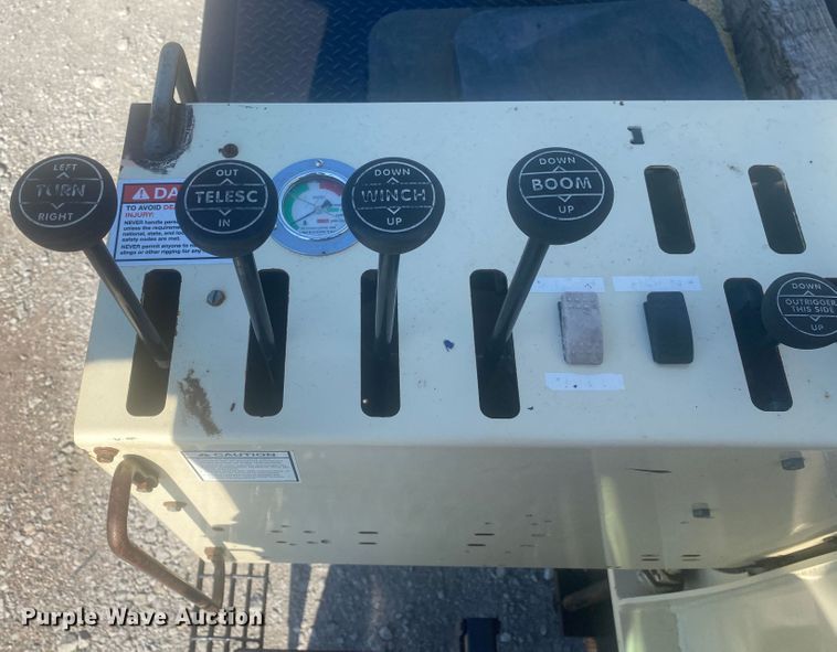 image for item JW9431 2007 Ford F750 Super Duty  crane truck