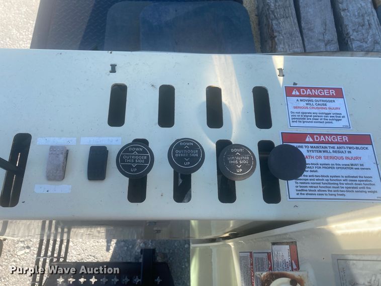 image for item JW9431 2007 Ford F750 Super Duty  crane truck