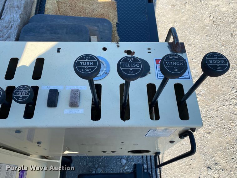 image for item JW9431 2007 Ford F750 Super Duty  crane truck