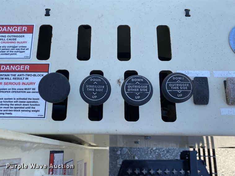 image for item JW9431 2007 Ford F750 Super Duty  crane truck