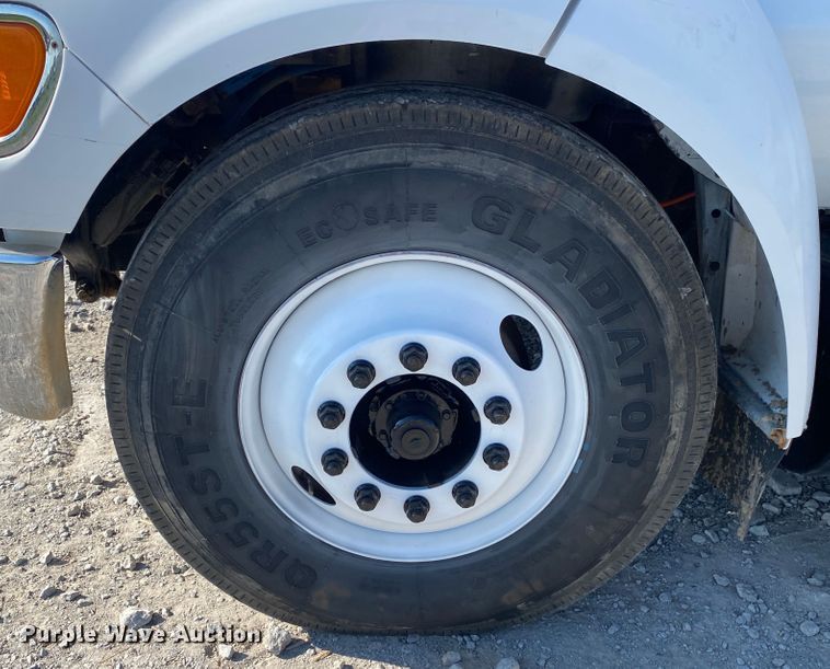 image for item JW9431 2007 Ford F750 Super Duty  crane truck