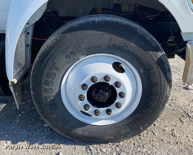 image for item JW9431 2007 Ford F750 Super Duty  crane truck