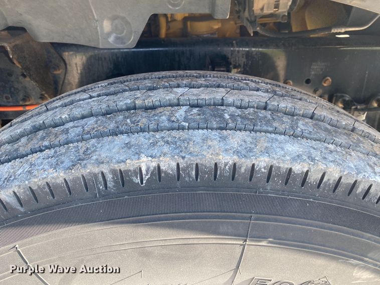 image for item JW9431 2007 Ford F750 Super Duty  crane truck