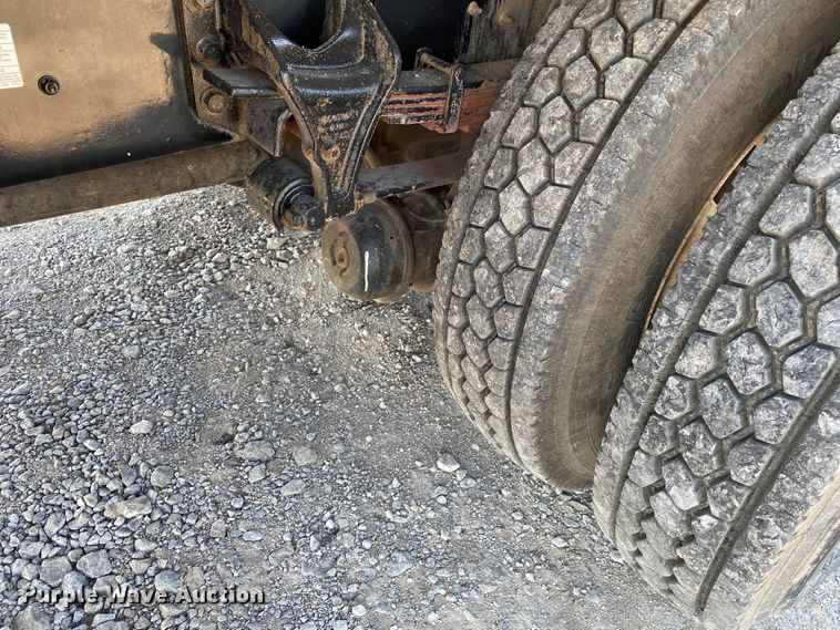 image for item JW9431 2007 Ford F750 Super Duty  crane truck