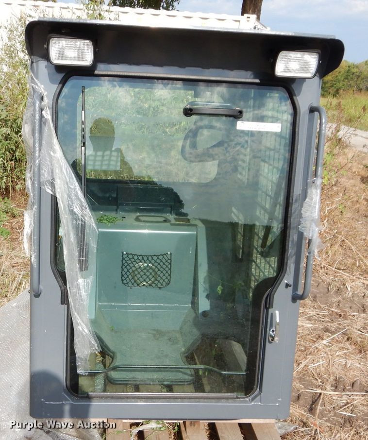 image for item JX9106 Skid steer cab
