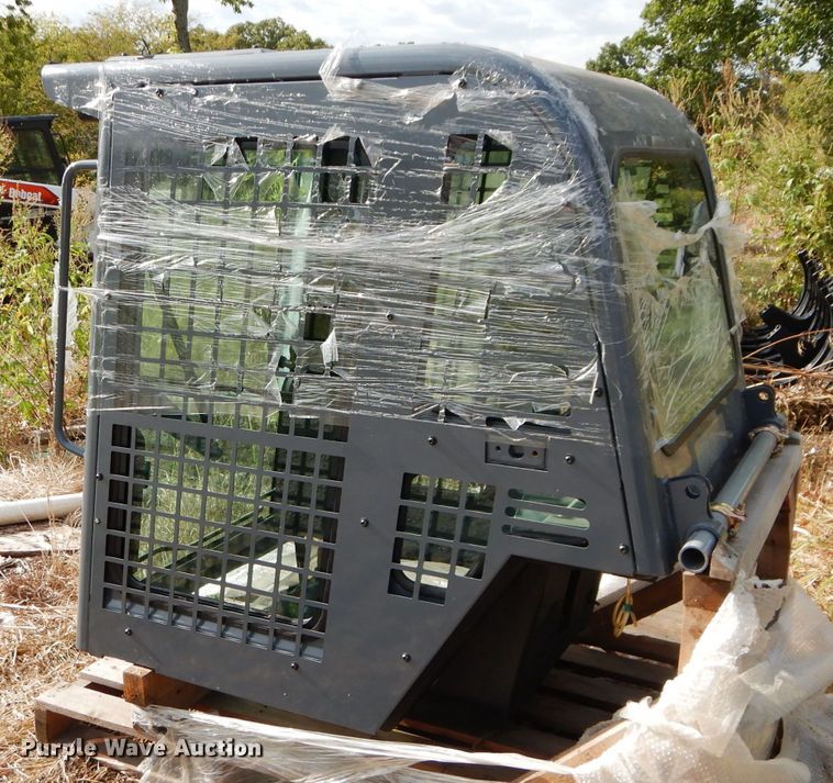 image for item JX9106 Skid steer cab