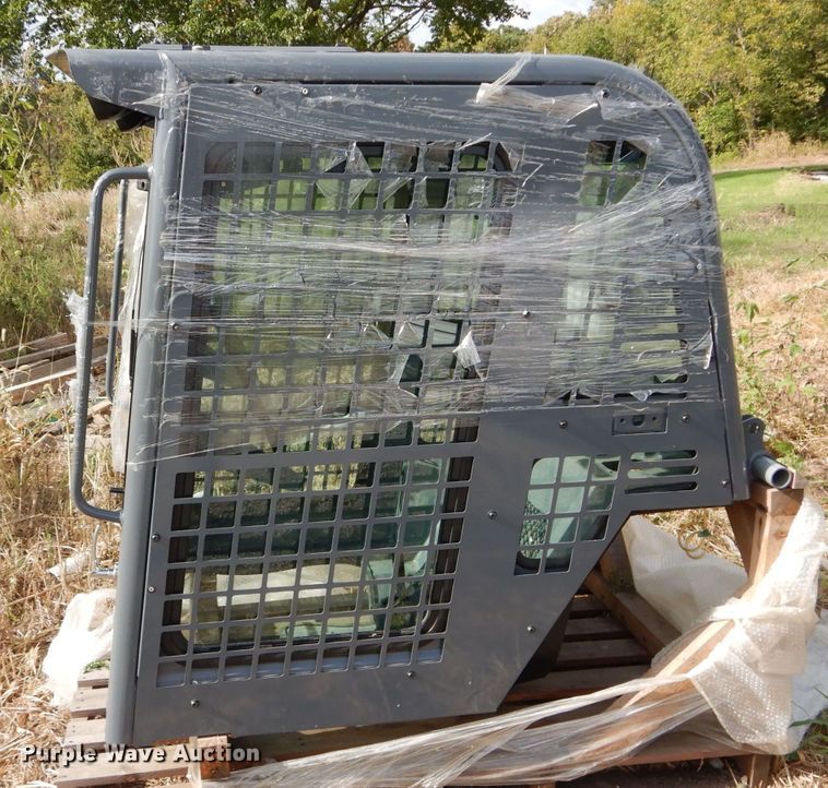 image for item JX9106 Skid steer cab